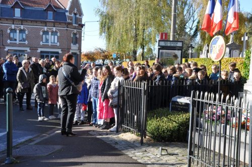 Observons et travaillons sur le monument aux morts en CM1-CM2